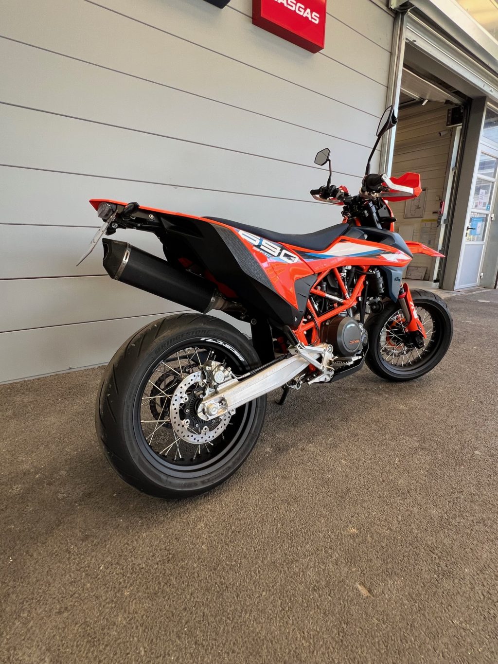KTM 690 SMC R – Image 3