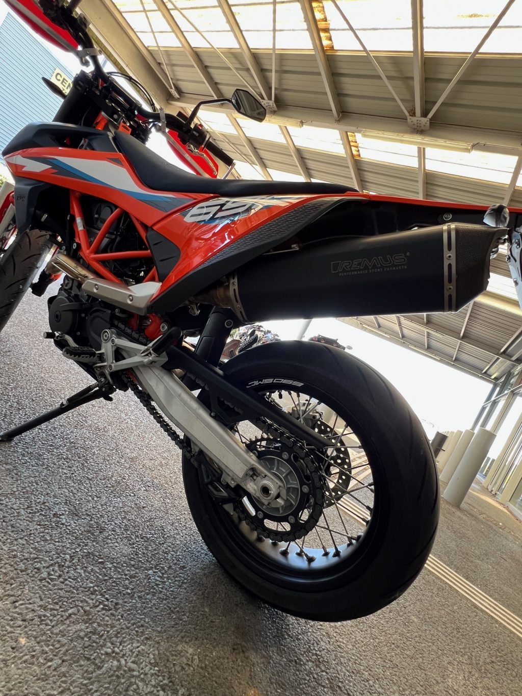 KTM 690 SMC R – Image 4