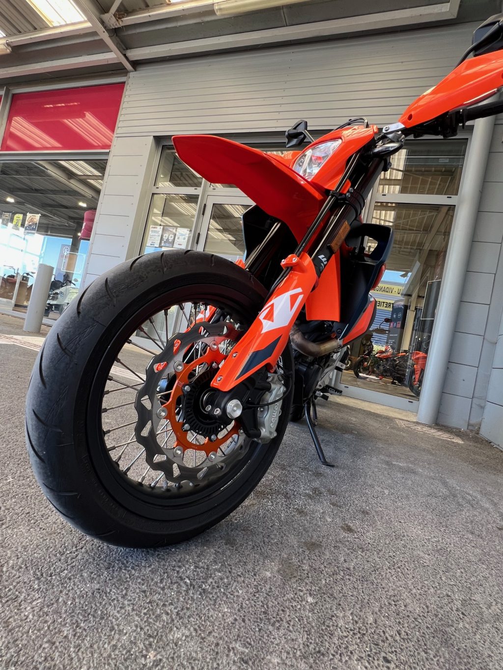 KTM 690 SMC R – Image 5