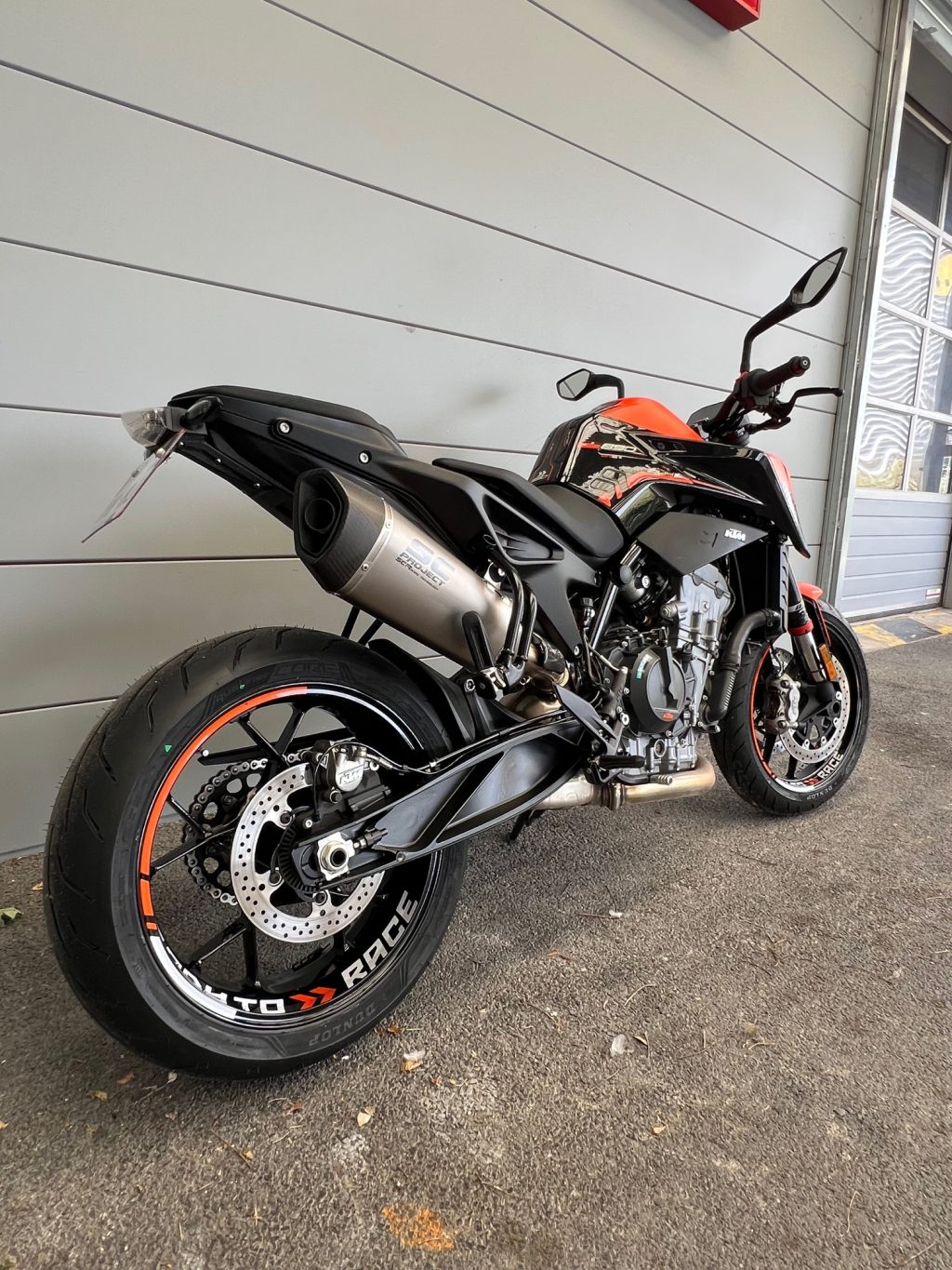 KTM 890 DUKE – Image 3