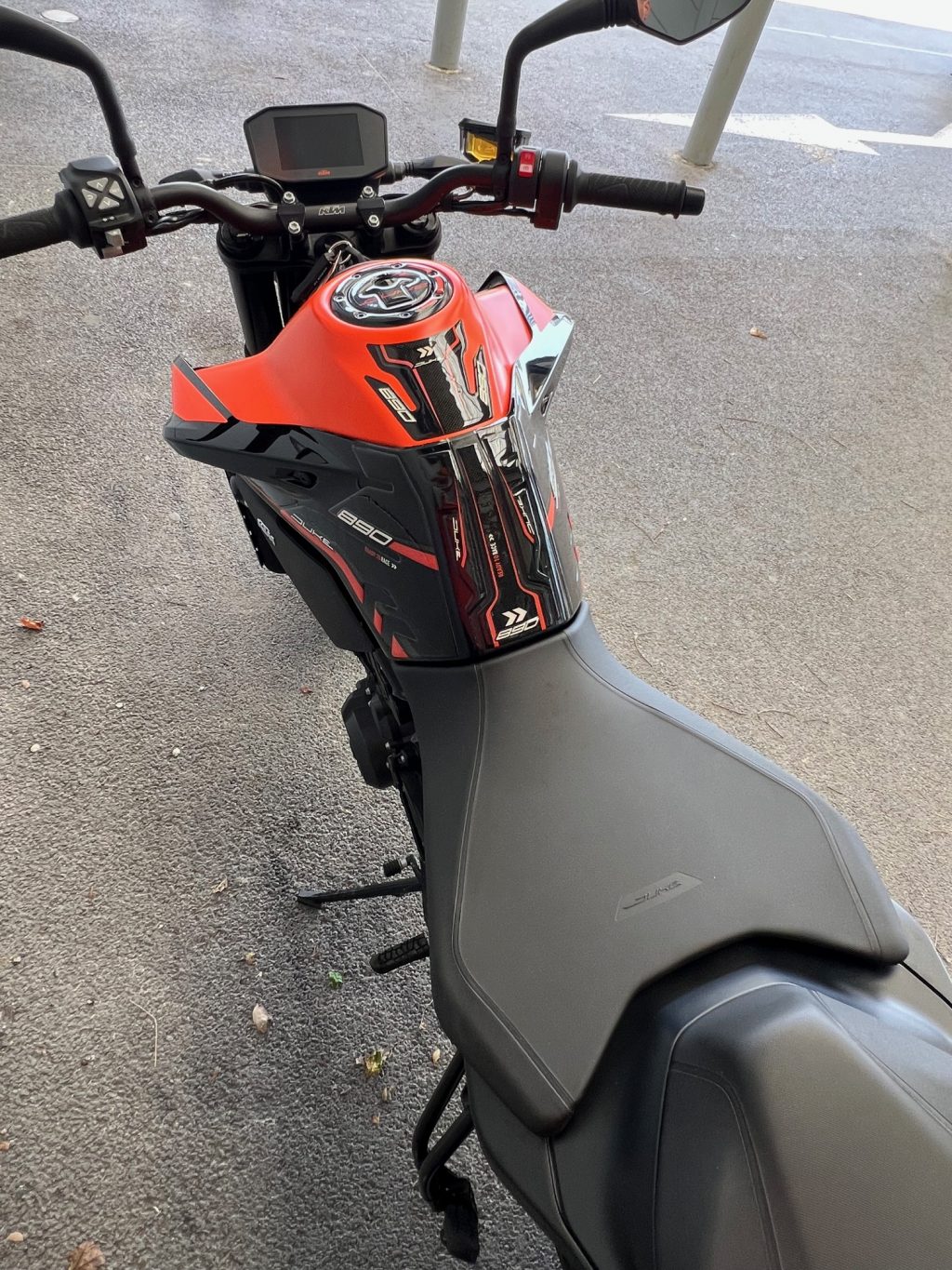 KTM 890 DUKE – Image 4