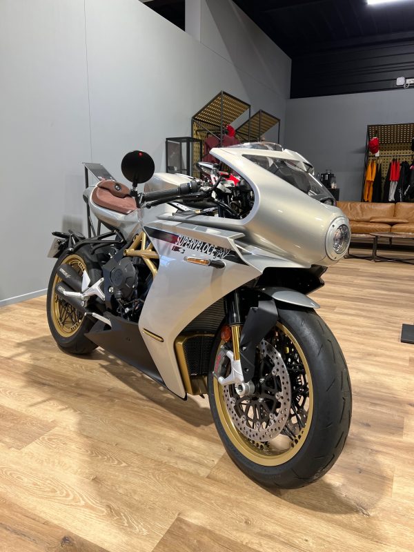 MV AGUSTA SUPERVELOCE S + KIT RACE