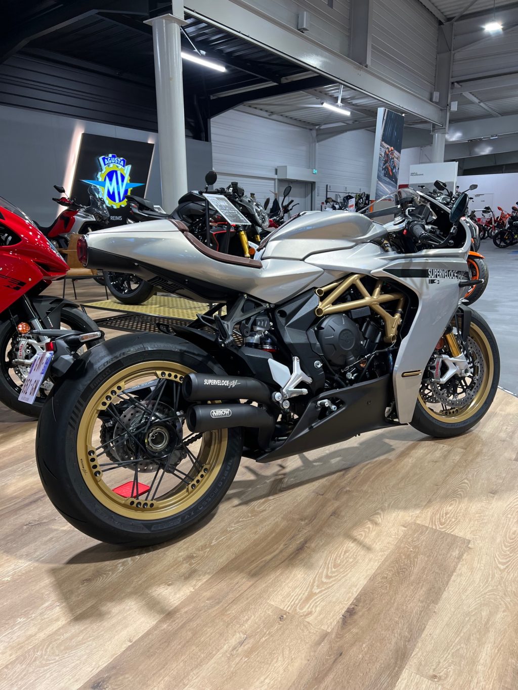 MV AGUSTA SUPERVELOCE S + KIT RACE – Image 2