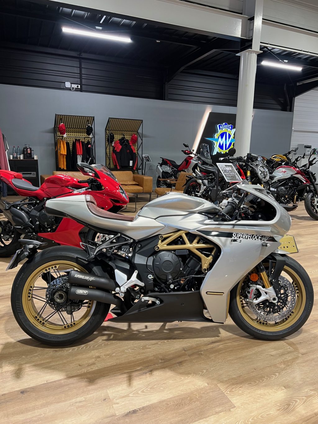 MV AGUSTA SUPERVELOCE S + KIT RACE – Image 3