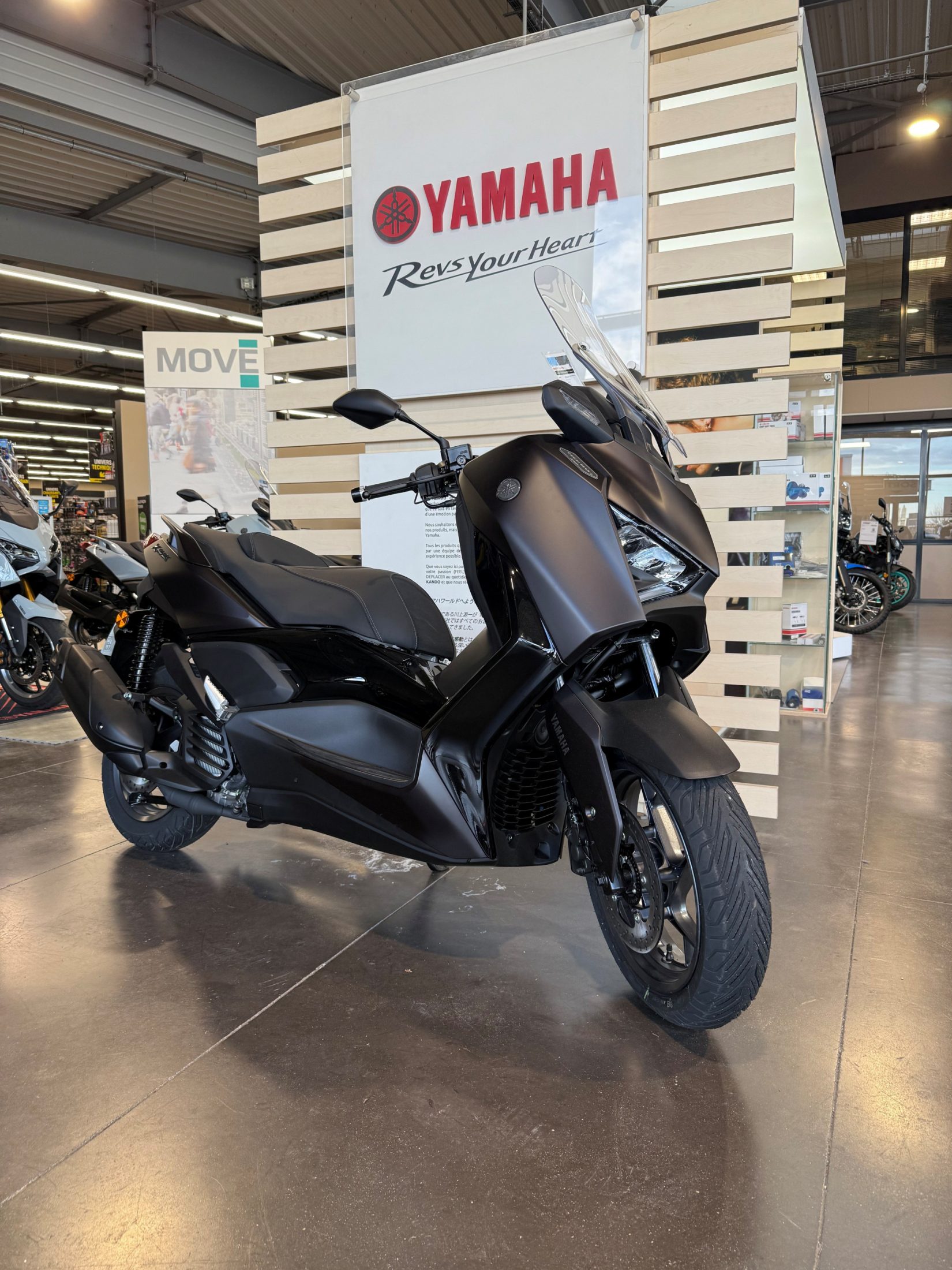 YAMAHA XMAX 125 TECH MAX + – Image 2