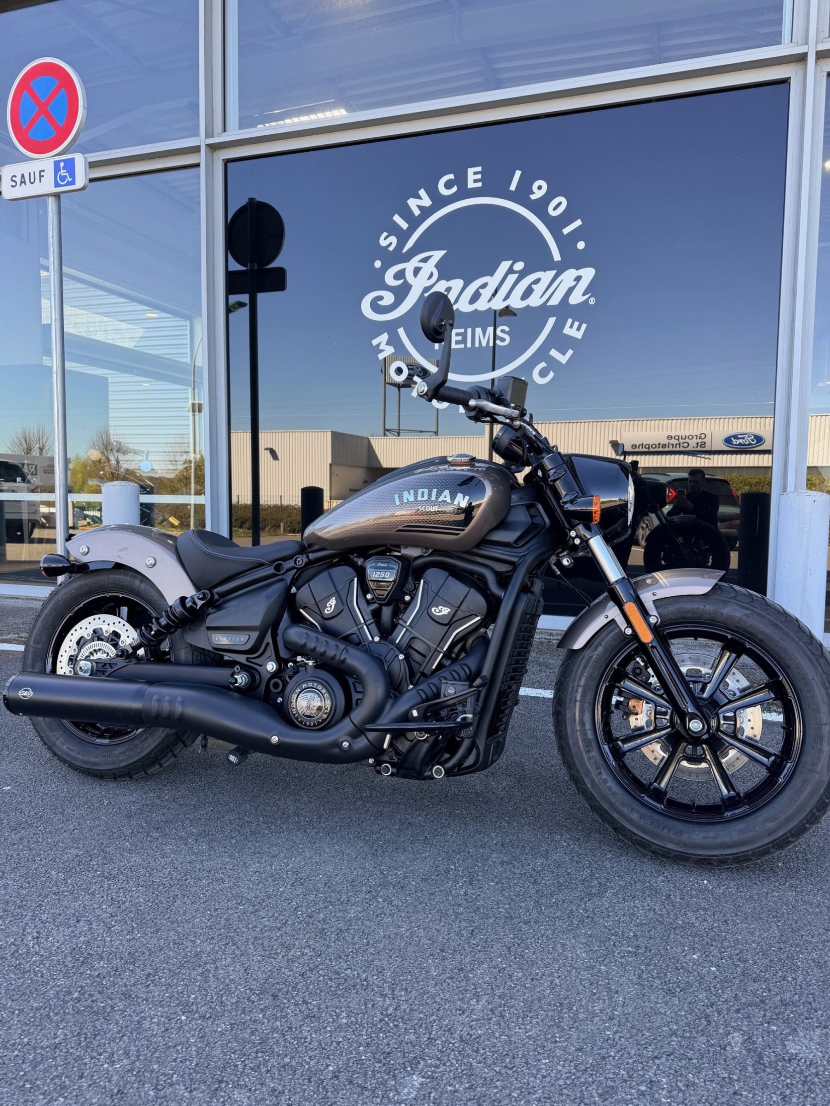 INDIAN SCOUT BOBBER 1250 LIMITED + TECH