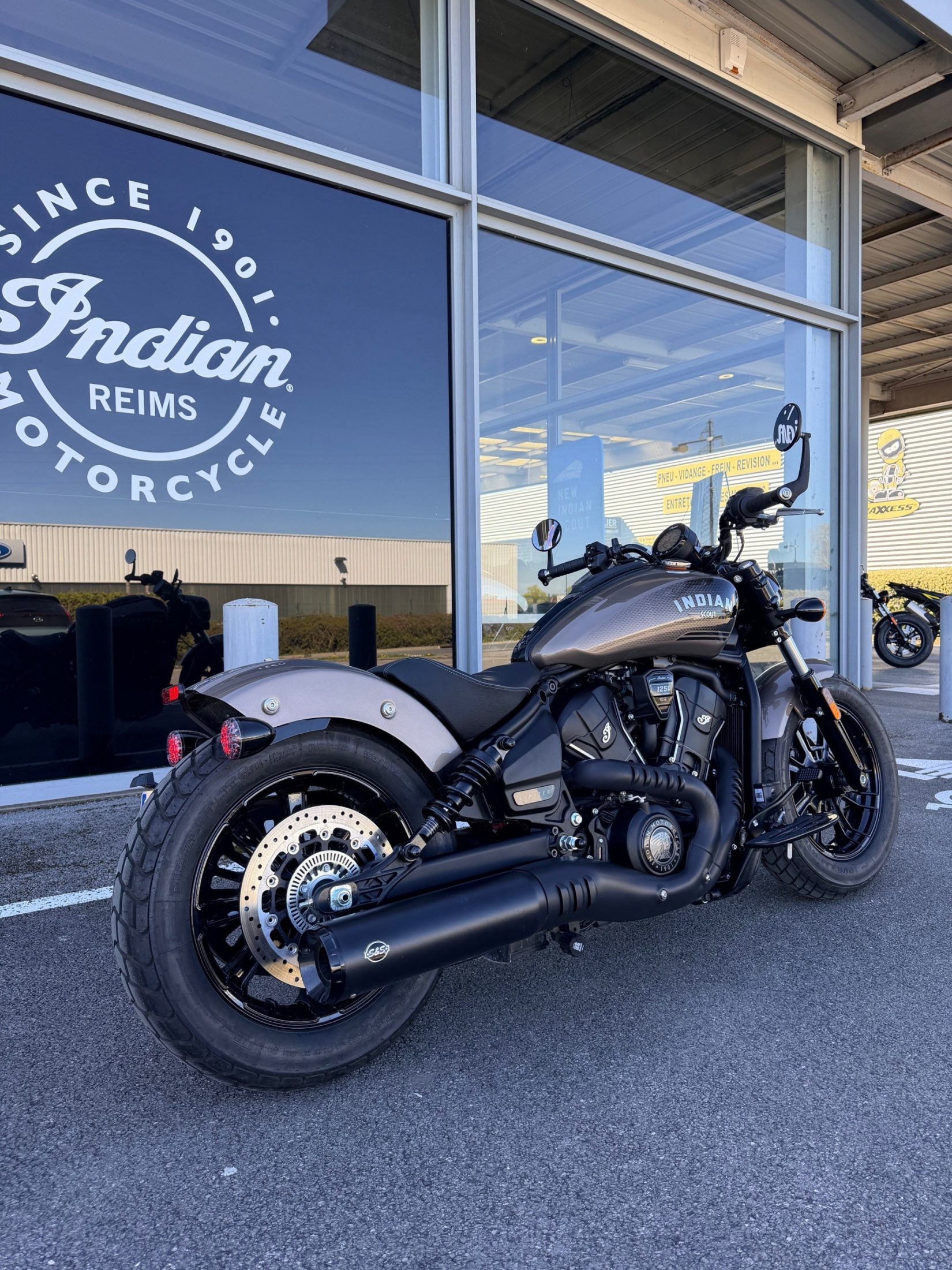 INDIAN SCOUT BOBBER 1250 LIMITED + TECH – Image 3