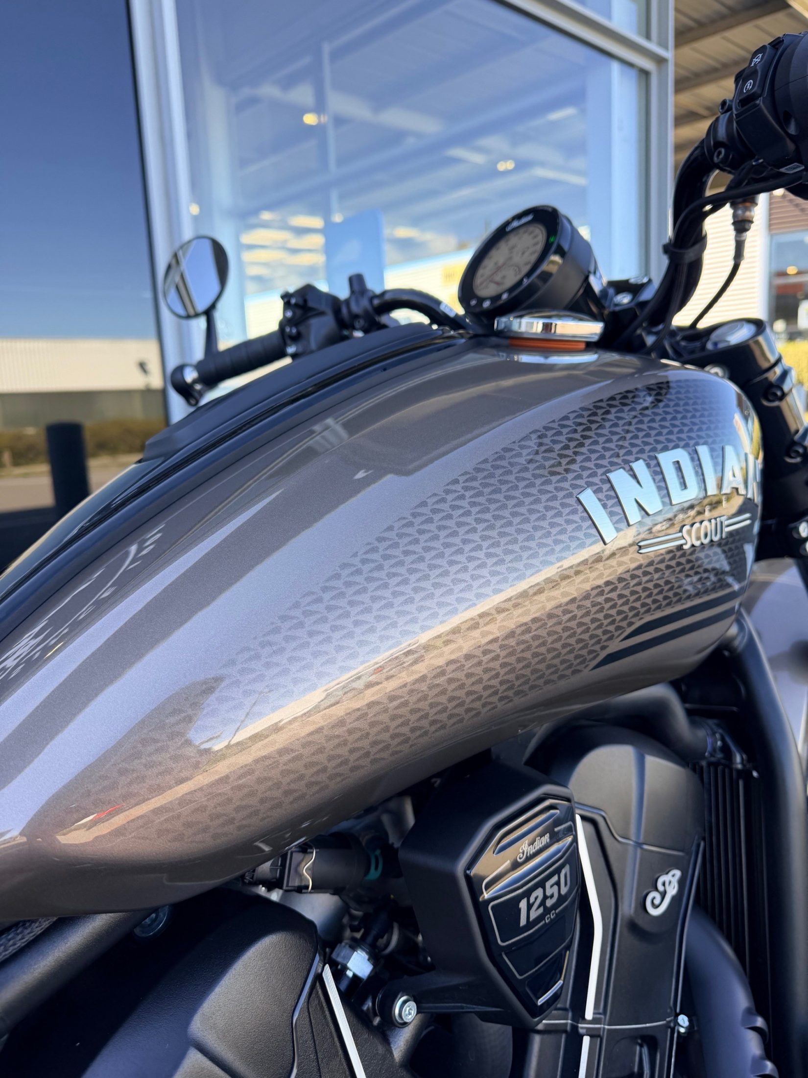 INDIAN SCOUT BOBBER 1250 LIMITED + TECH – Image 7