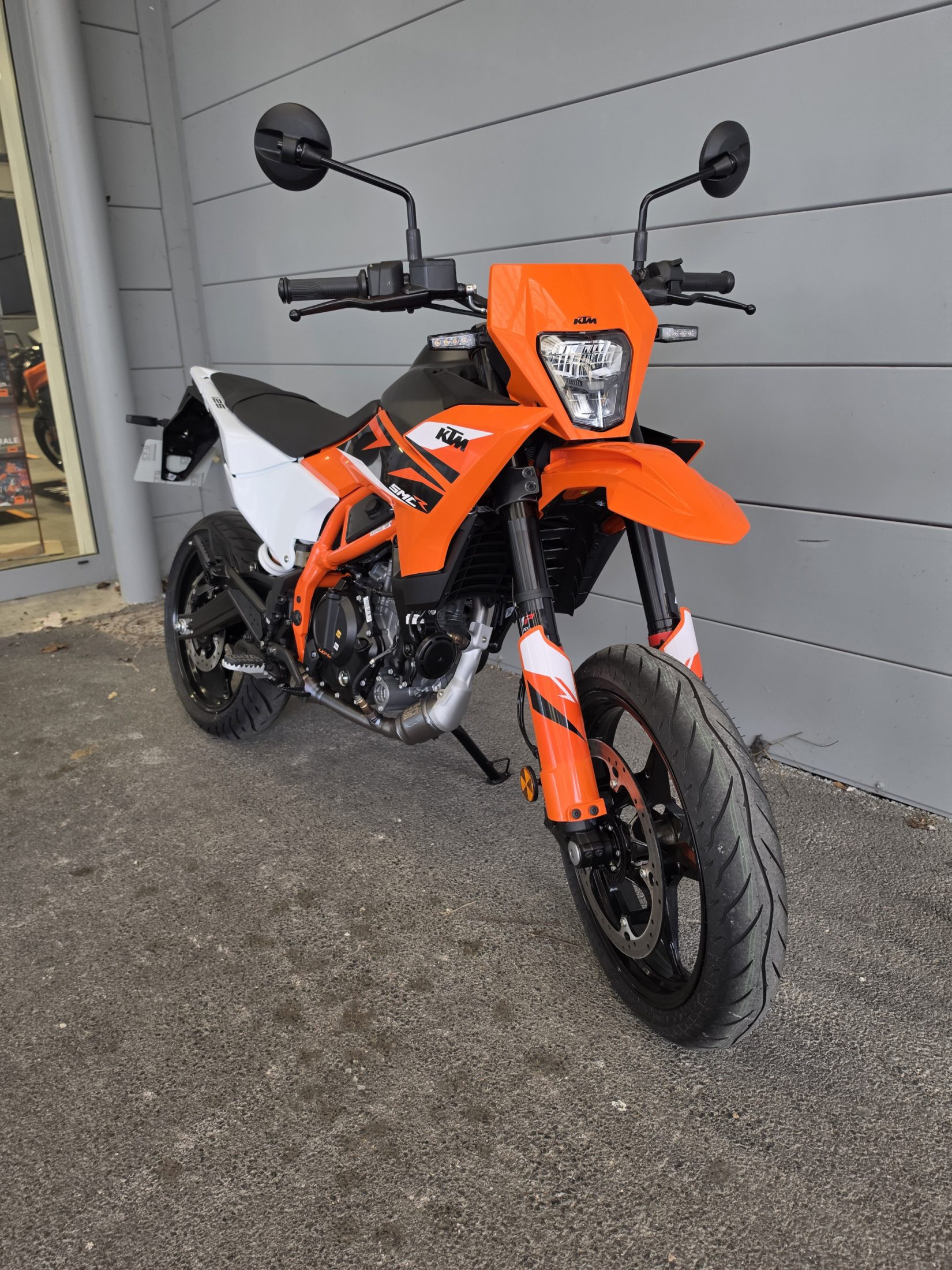 KTM 125 SMC R – Image 2