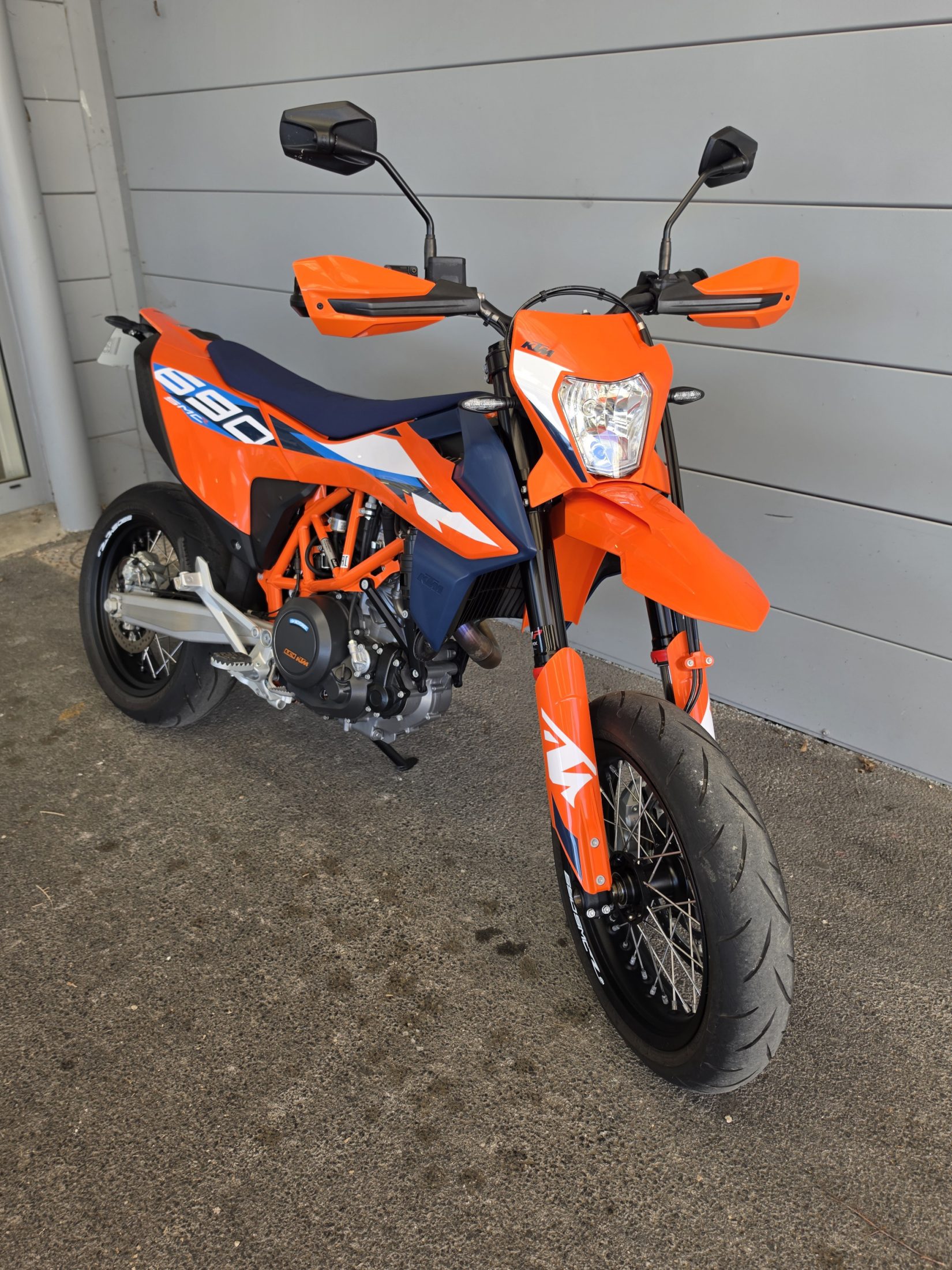 KTM 690 SMC R – Image 2
