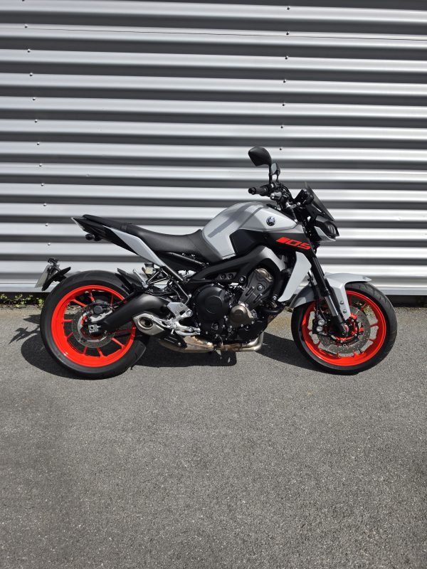 YAMAHA MT-09