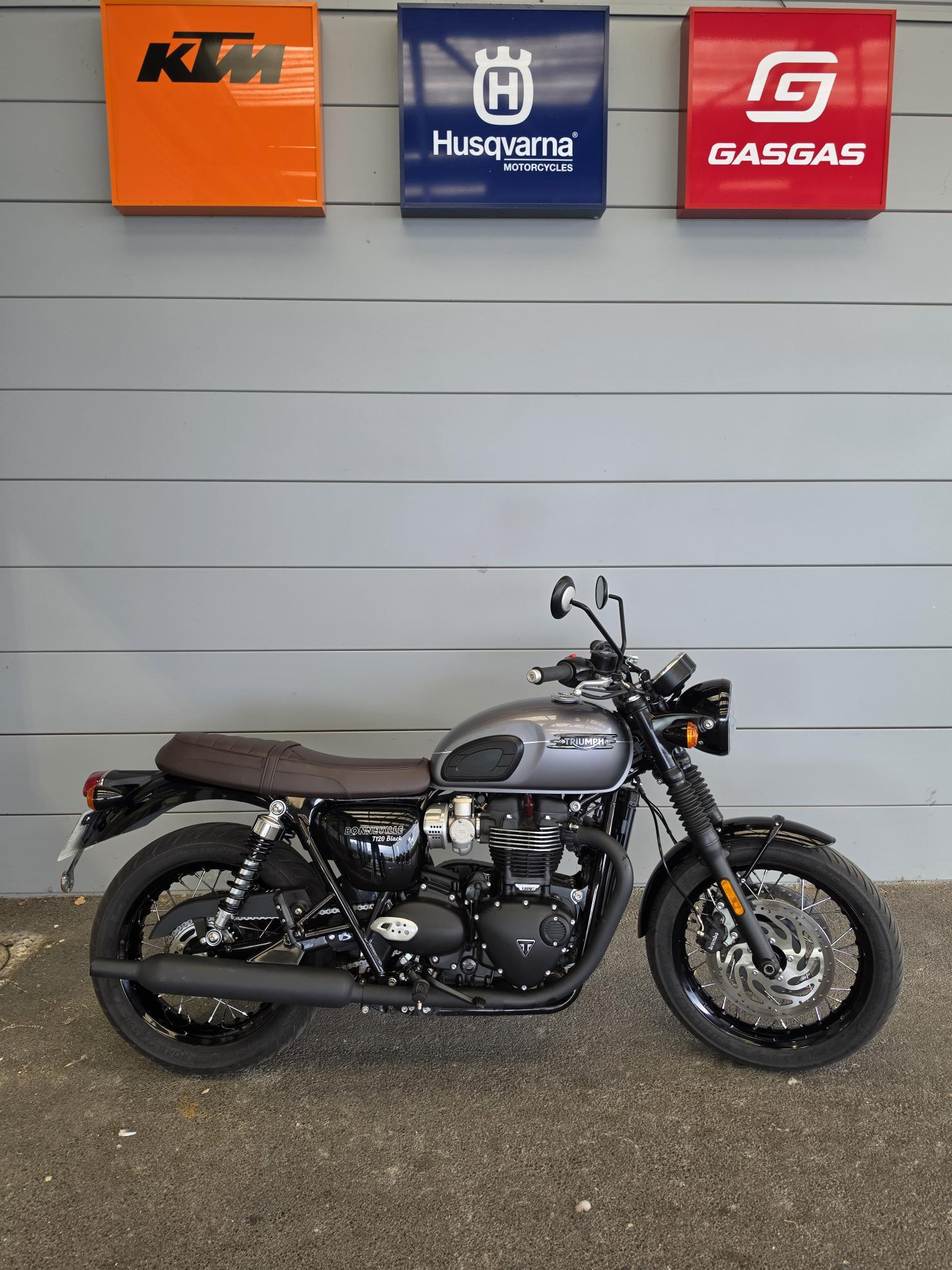 TRIUMPH Bonneville T120 Black