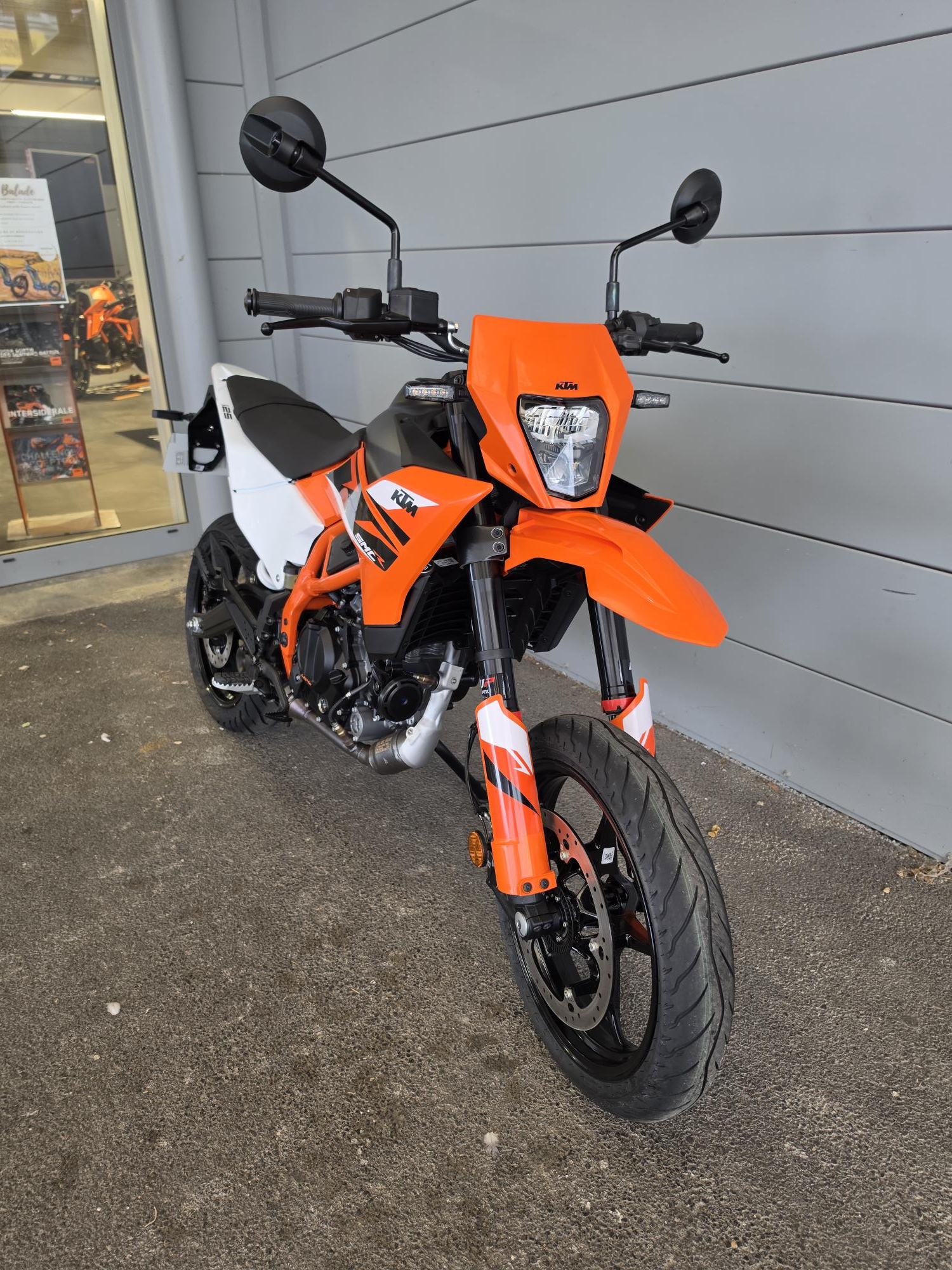 KTM 125 SMC R – Image 2
