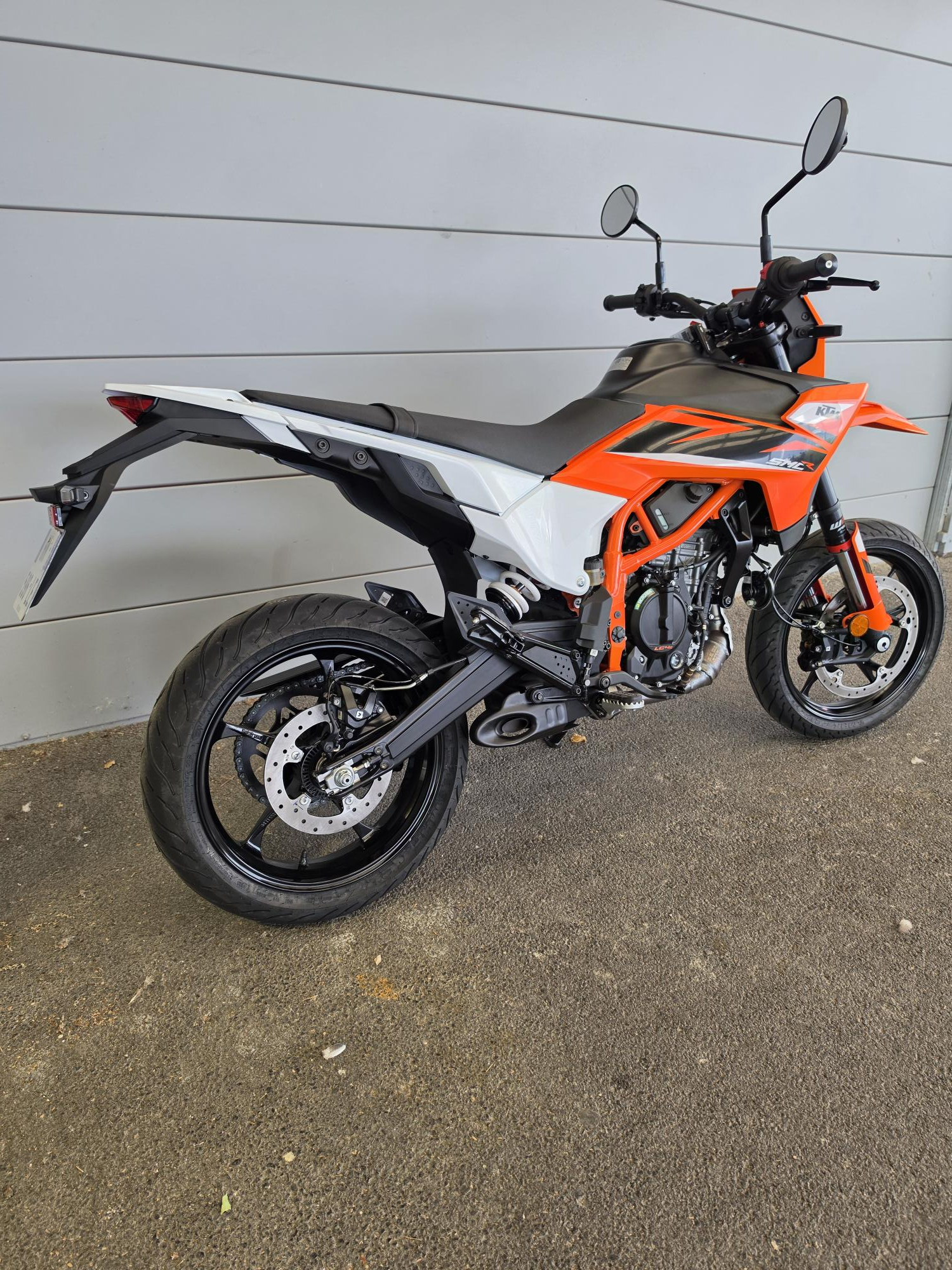 KTM 125 SMC R – Image 3