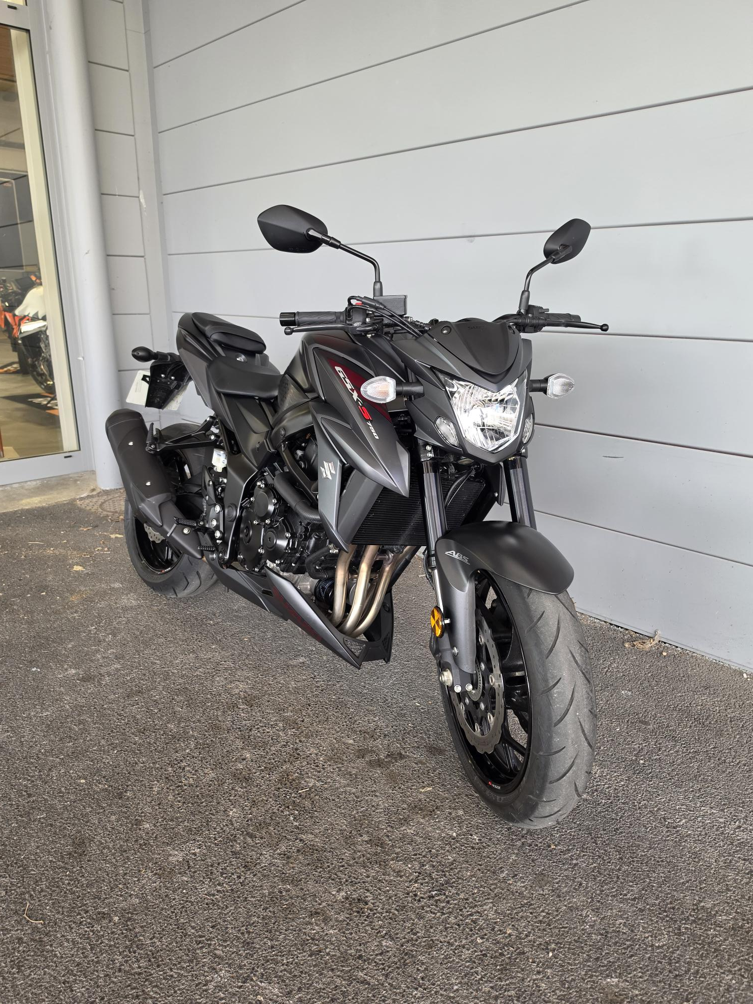 SUZUKI GSX-S 750 – Image 2