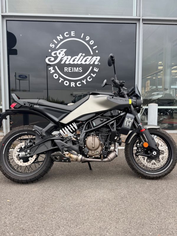 HUSQVARNA SVARTPILEN 125 ABS